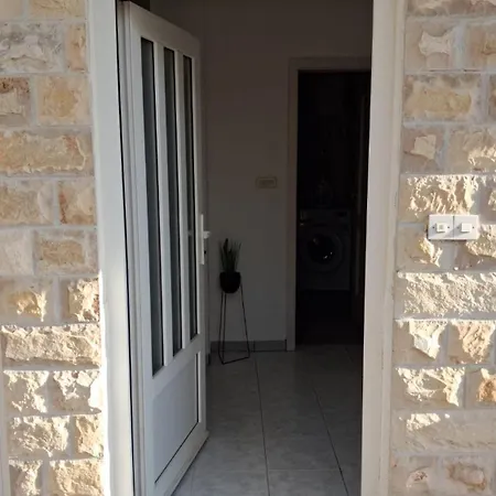 Nicky I * Βόντιτσε